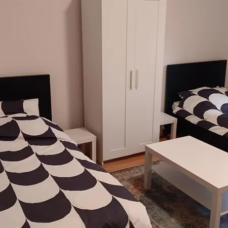 Crew Quartier Serviced In *