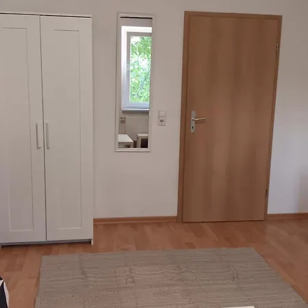 Crew Quartier Serviced 3 Schlafzimmer Mit Kueche Und Bad In Leipzig Apartment *