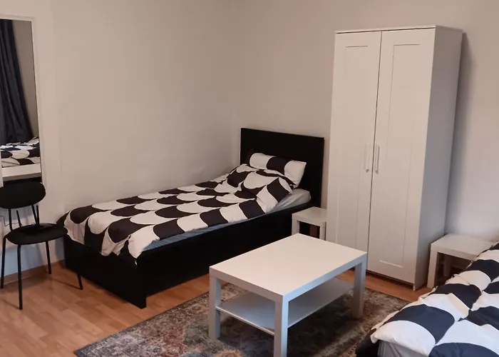 Crew Quartier Serviced 3 Schlafzimmer Mit Kueche Und Bad In Leipzig Apartment