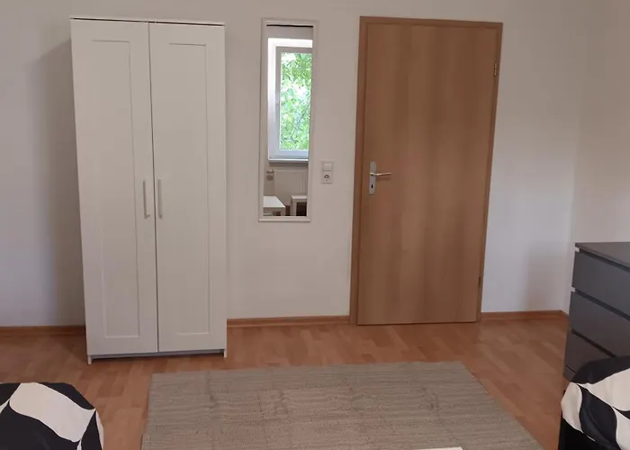 Crew Quartier Serviced 3 Schlafzimmer Mit Kueche Und Bad In Leipzig Apartment *