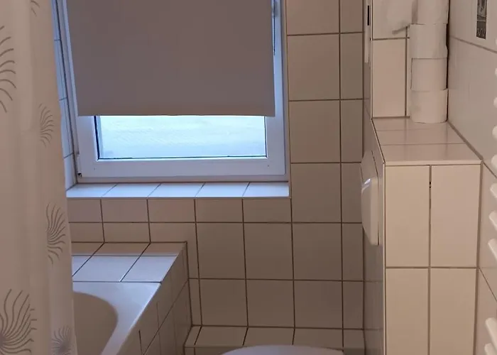 Crew Quartier Serviced 3 Schlafzimmer Mit Kueche Und Bad In Leipzig Apartment Krostitz