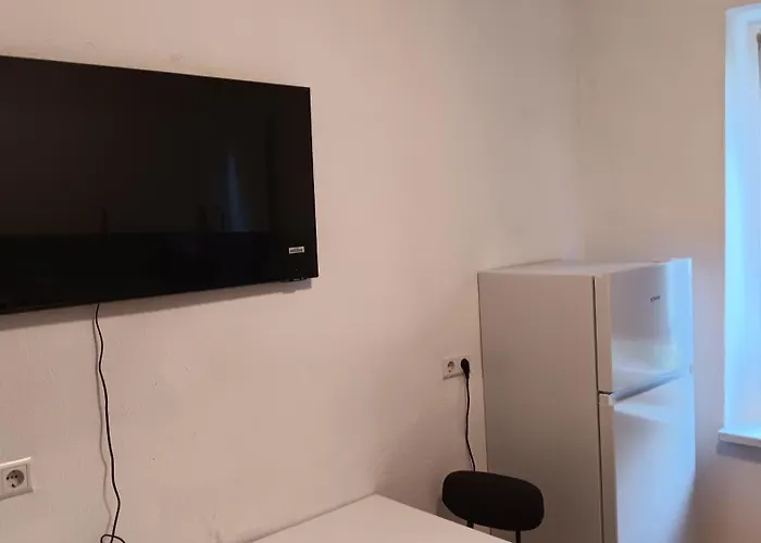 Crew Quartier Serviced 3 Schlafzimmer Mit Kueche Und Bad In Leipzig Apartment